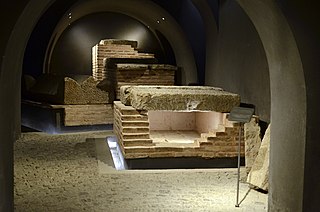 Археологическо ниво на базиликата „Света София“