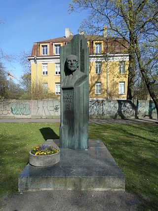 Mart-Saar-Denkmal