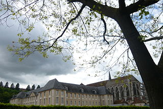 Ancienne abbaye de Saint-Père-en-Vallée, actuellement annexe du lycée Marceau