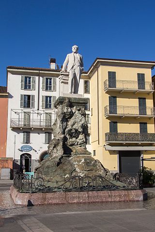 Monumento a Mario Cermenati