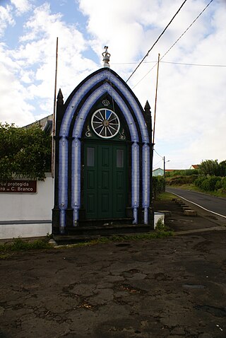 Império do Divino Espírito Santo da Coroa da Lombega