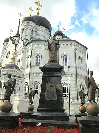 Памятник первому епископу Воронежскому Святителю Митрофану