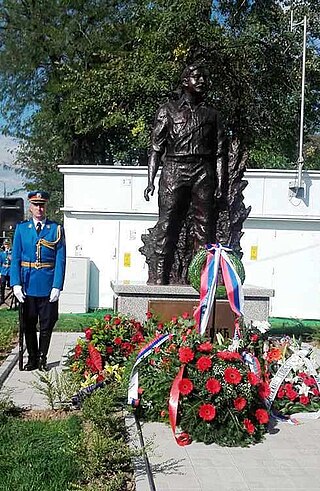 Споменик народном хероју мајору Милану Тепићу