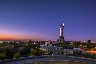 Mutter-Heimat-Statue