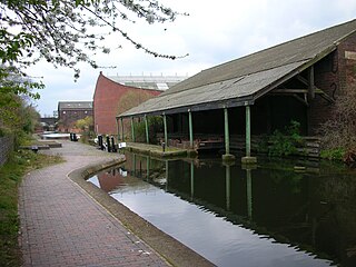 Canalside Warehouse at Warwick Bar, Dock and Stoplock